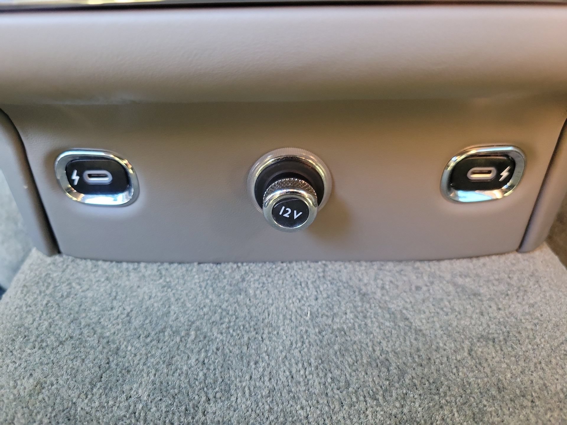 Certified 2023 Bentley Bentayga Plug-In Hybrid AWD/4WD image 24