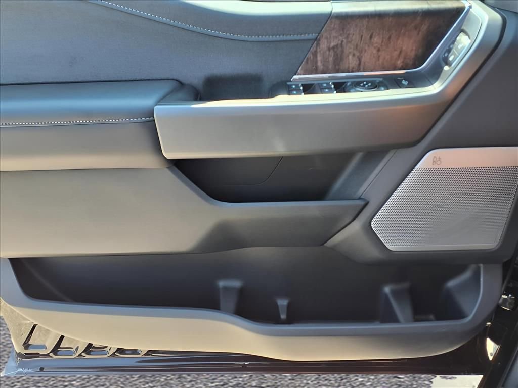 New 2026 Ford F250 Lariat w/ Black Appearance Package image 17
