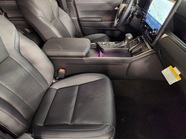 Used 2025 Lexus GX 550 w/ Accessory Package (2T) AWD/4WD image 3