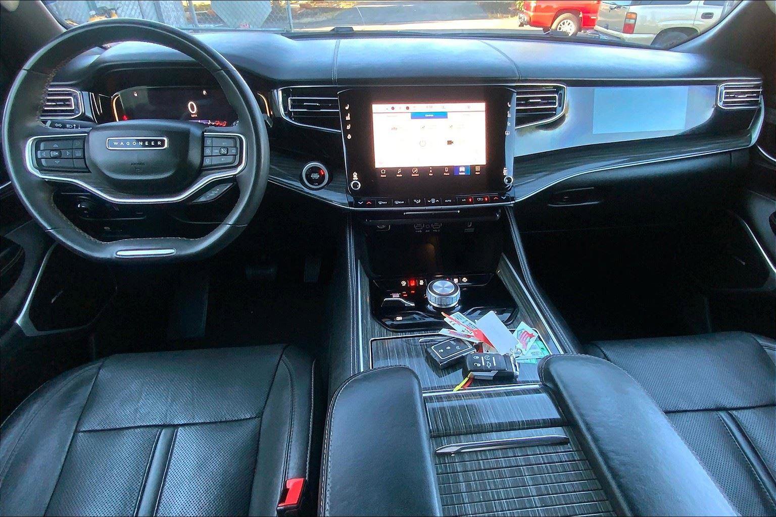 Used 2022 Jeep Wagoneer Series III w/ Flexible Seating Group image 15