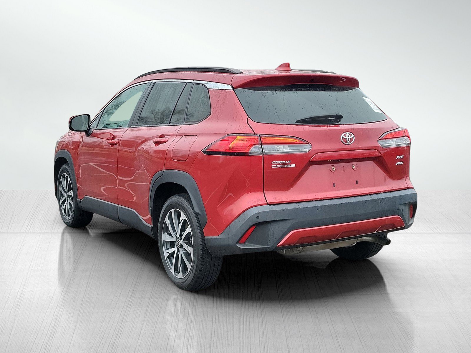 Used 2022 Toyota Corolla Cross XLE w/ Convenience Package AWD/4WD image 3