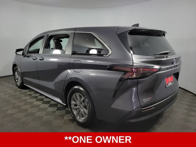 Used 2025 Toyota Sienna XLE FWD image 6