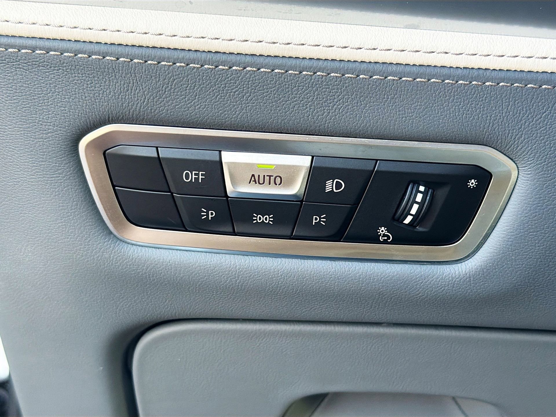 Used 2023 BMW X7 xDrive40i w/ Executive Package image 38