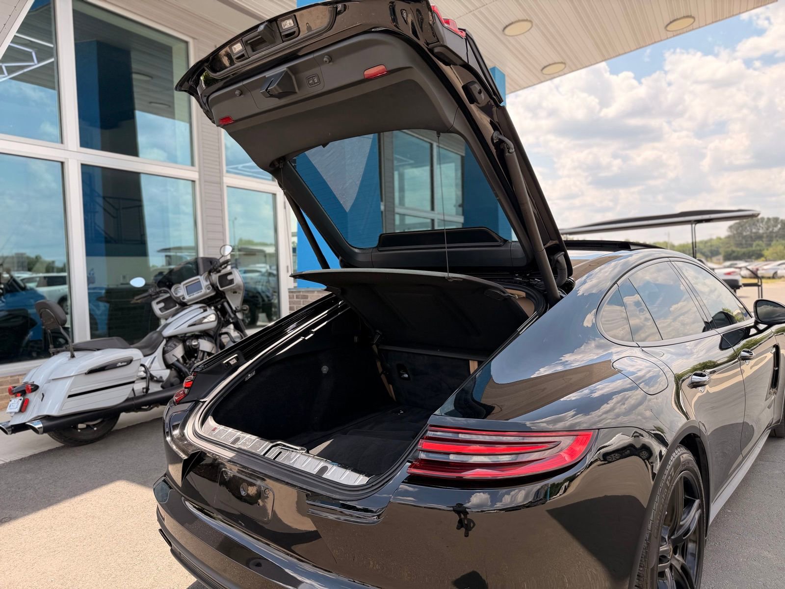 Used 2018 Porsche Panamera 4 AWD/4WD image 67