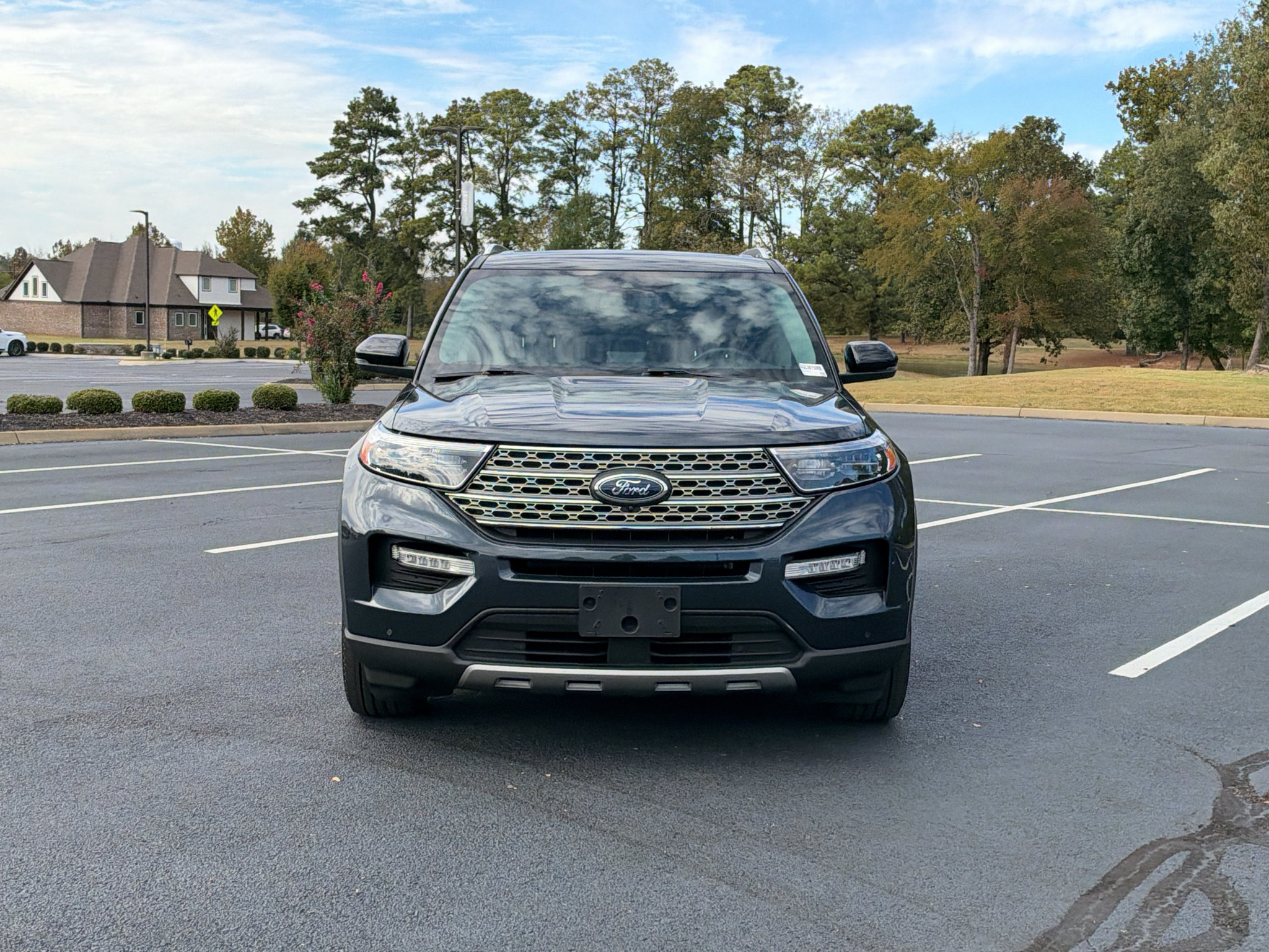 Used 2022 Ford Explorer Limited w/ Limited Technology Package AWD/4WD image 2