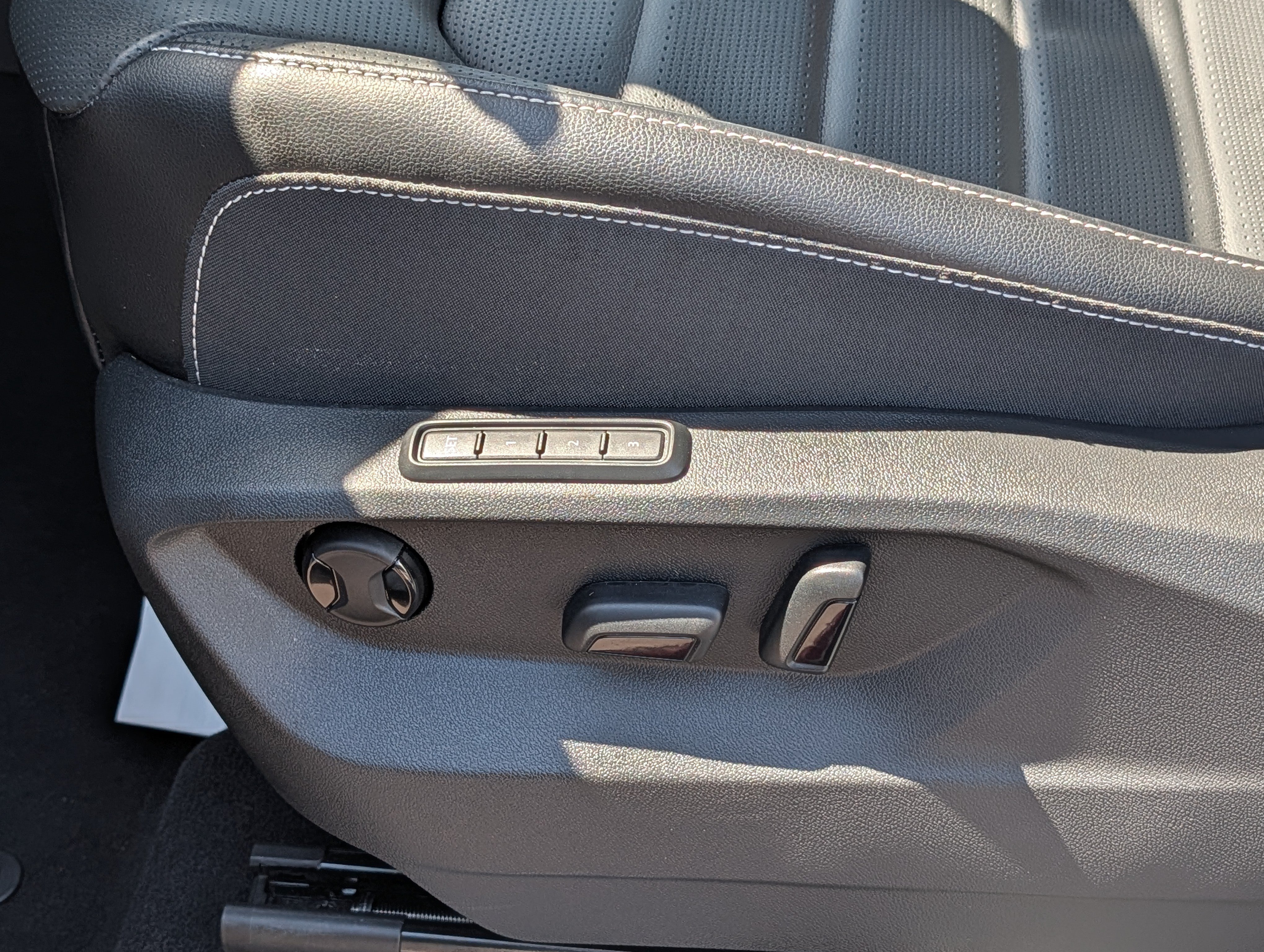 Certified 2024 Volkswagen Atlas SEL AWD/4WD image 32