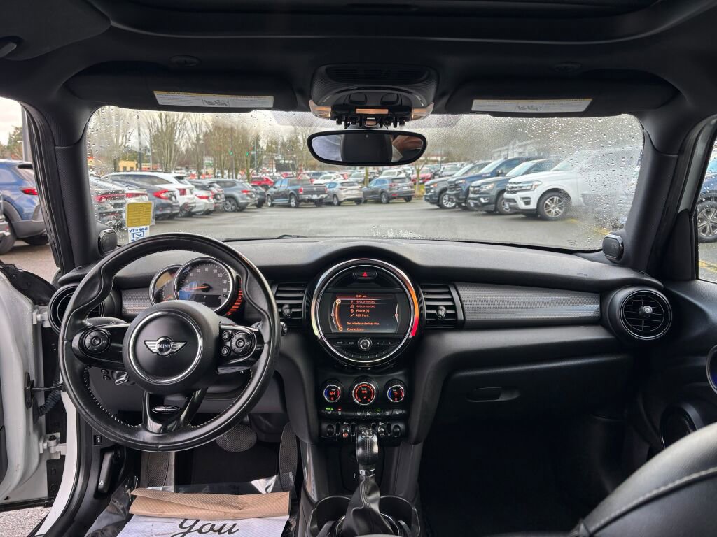 Used 2016 MINI Cooper 4-Door Hardtop image 12