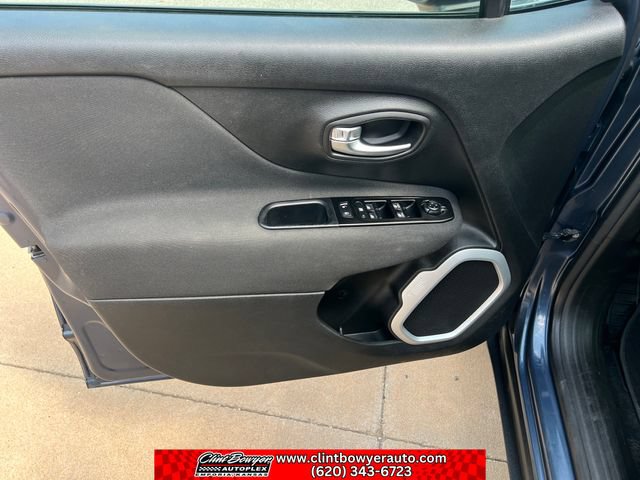 Used 2020 Jeep Renegade Latitude AWD/4WD image 11