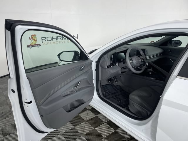 New 2026 Hyundai Elantra SEL Sport Premium FWD image 17