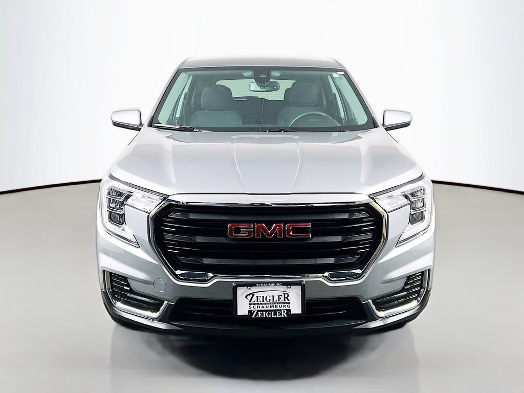 Used 2024 GMC Terrain SLE FWD image 2