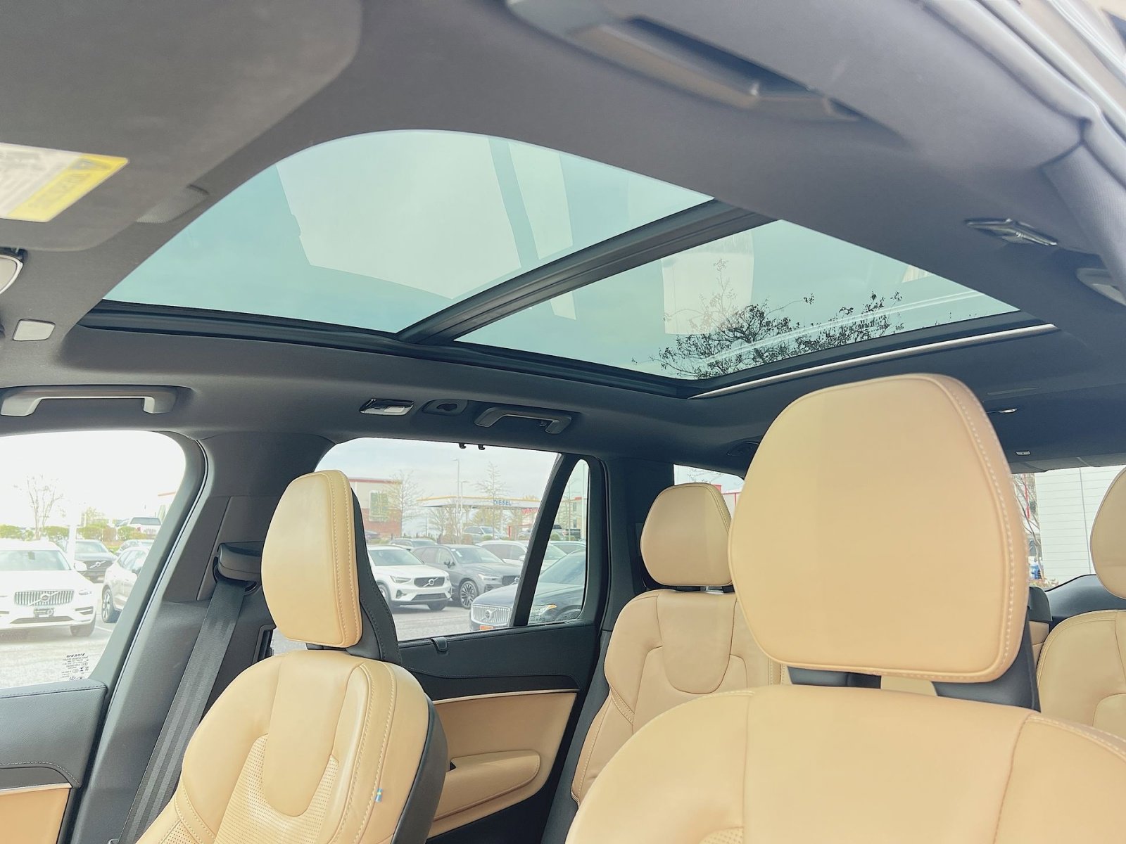Certified 2023 Volvo XC90 B6 Ultimate w/ Protection Package Premier AWD/4WD image 32