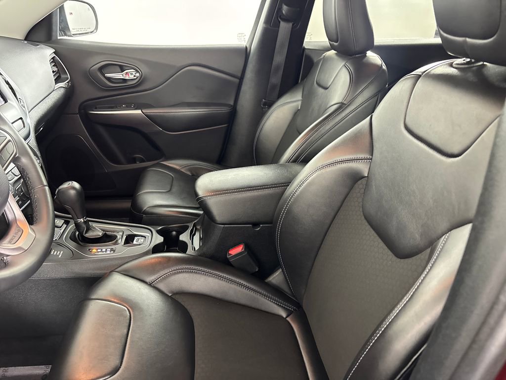 Used 2020 Jeep Cherokee Latitude Plus image 8