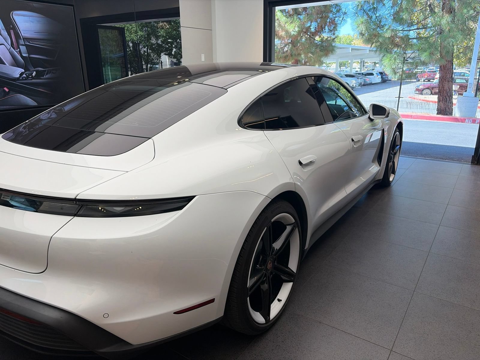 Used 2021 Porsche Taycan 4S w/ Premium Package AWD/4WD image 5
