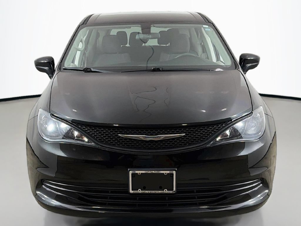 Used 2018 Chrysler Pacifica L FWD image 11
