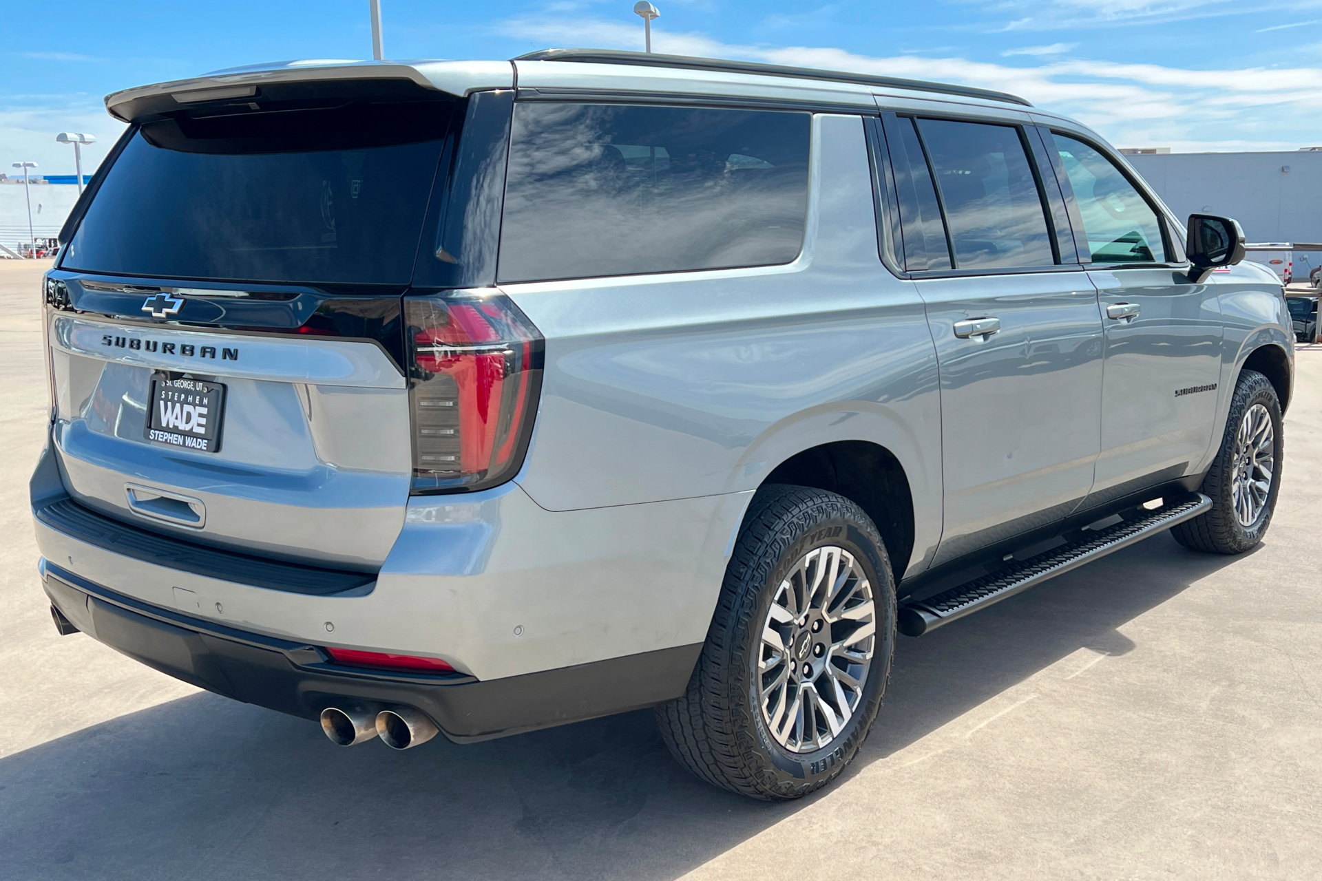 Used 2025 Chevrolet Suburban Z71 AWD/4WD image 6