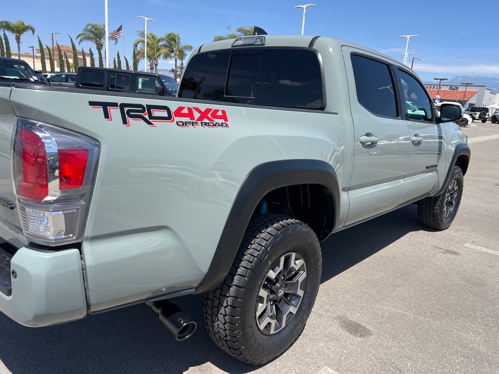 Used 2022 Toyota Tacoma TRD Off-Road w/ Technology Package AWD/4WD image 12