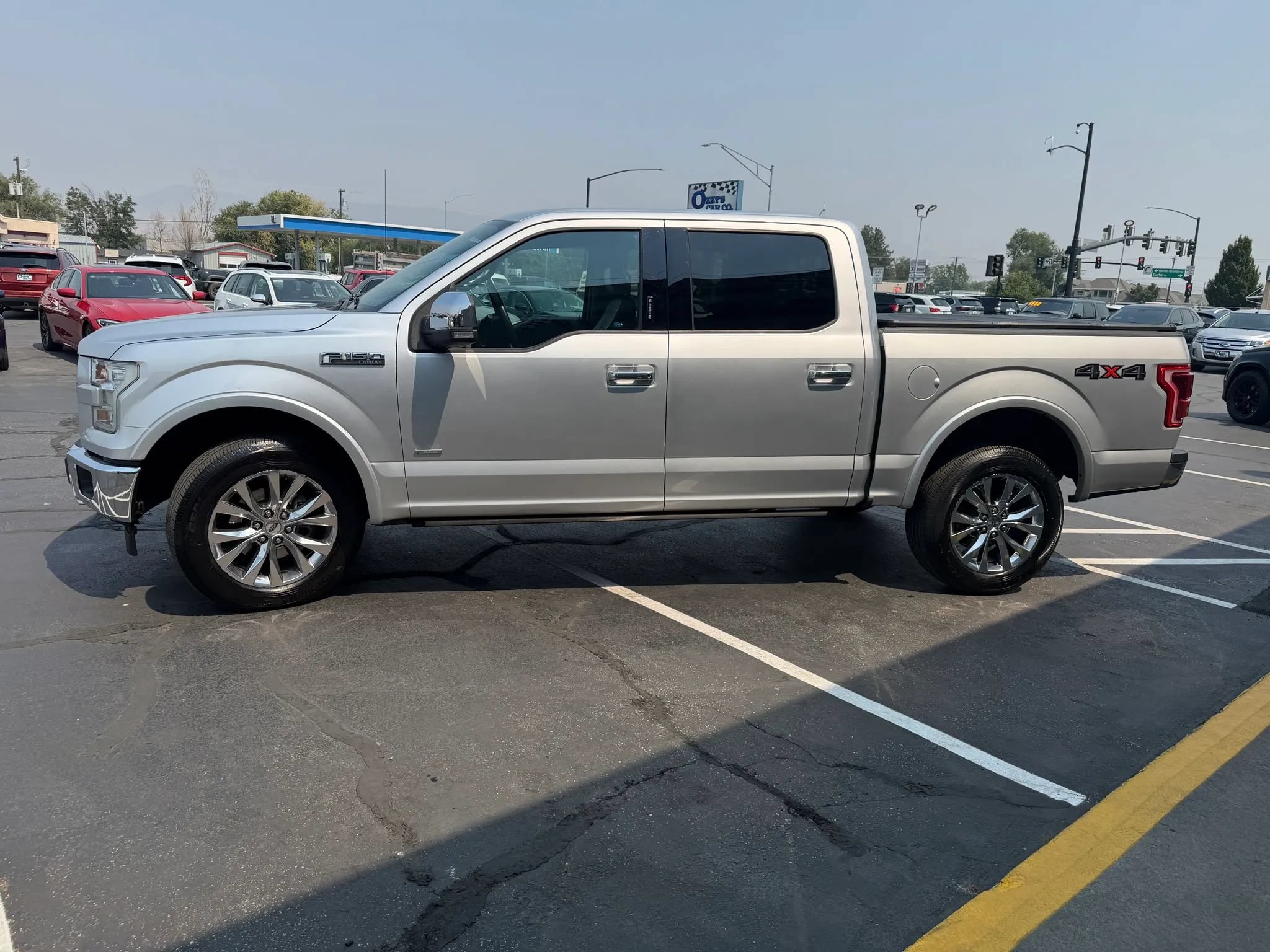 Used 2017 Ford F150 Lariat w/ Equipment Group 502A Luxury AWD/4WD image 4