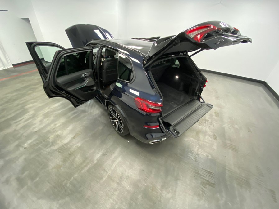 Used 2019 BMW X5 xDrive50i w/ M Sport Package AWD/4WD image 51