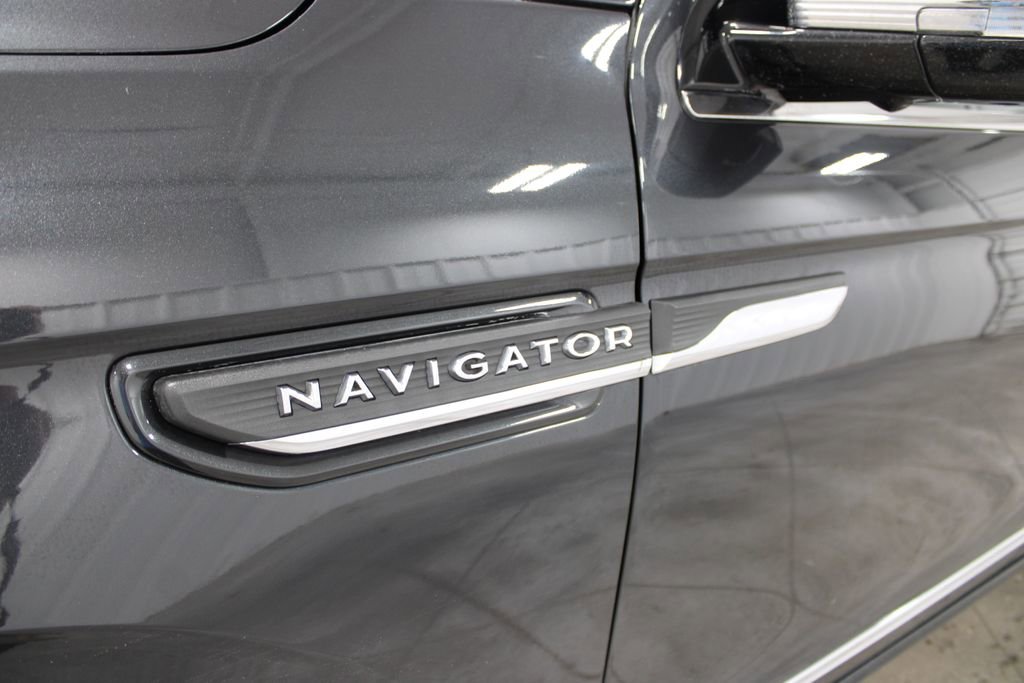 Used 2023 Lincoln Navigator Reserve image 14
