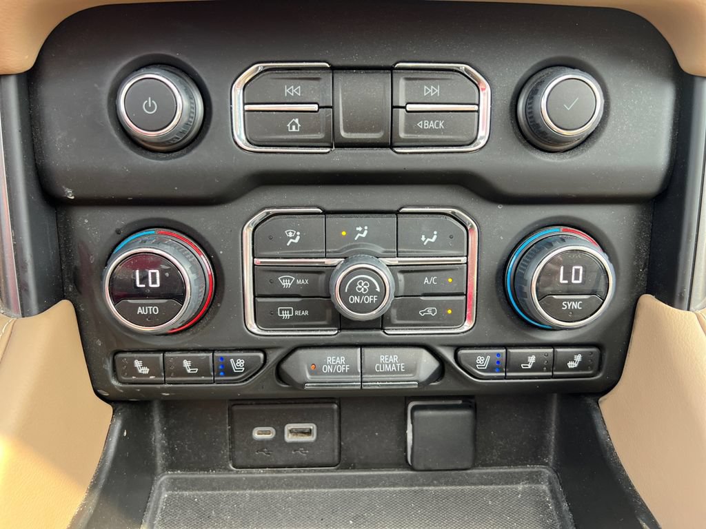 Used 2023 Chevrolet Tahoe Premier AWD/4WD image 28