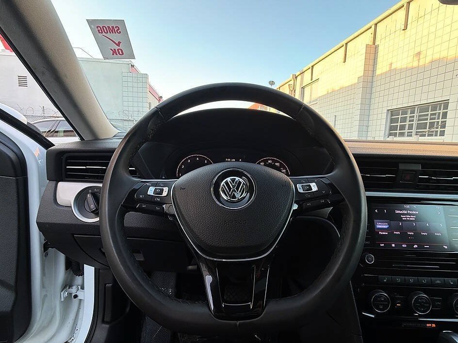 Used 2022 Volkswagen Passat 2.0T SE FWD image 6