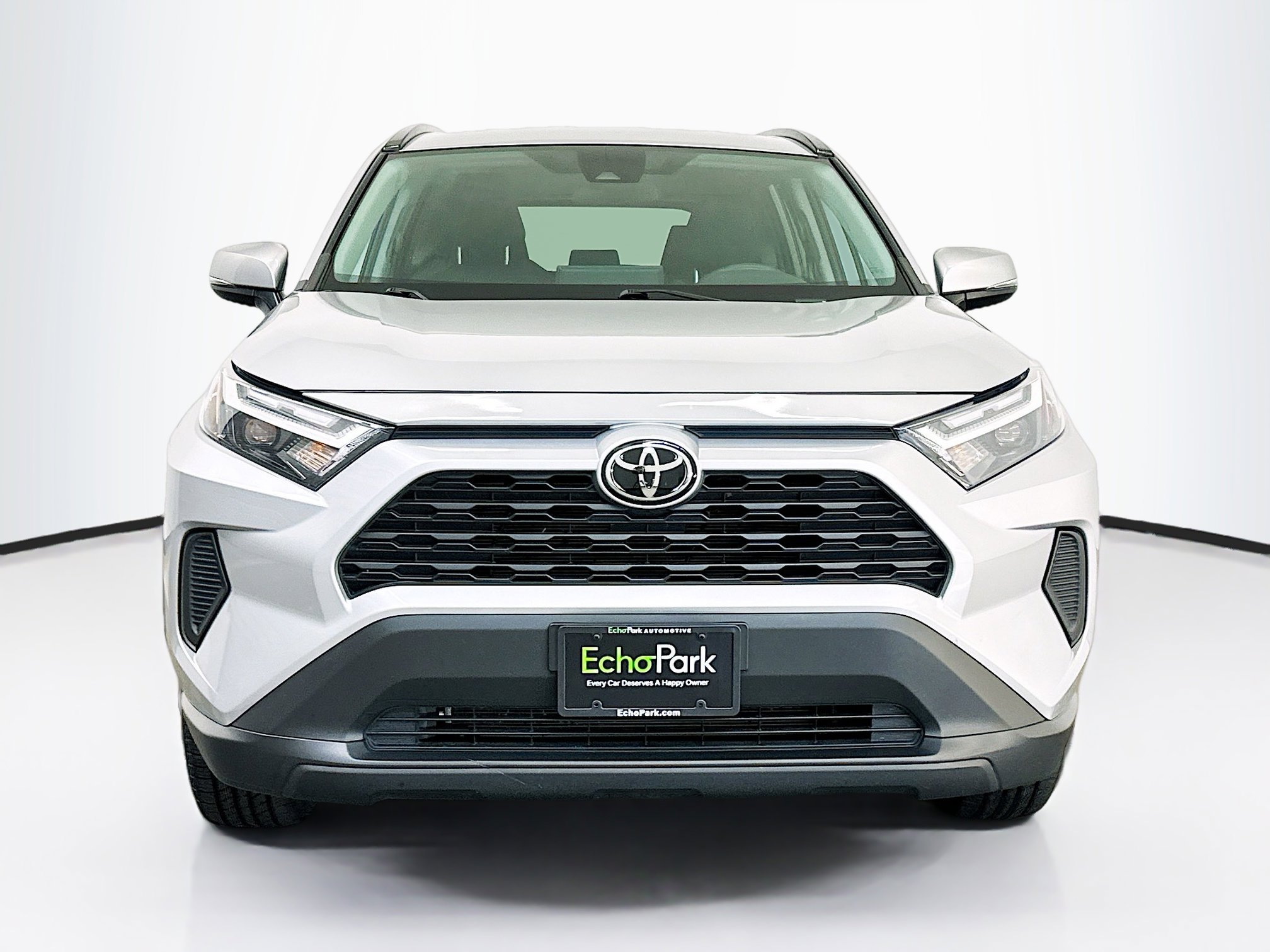 Used 2024 Toyota RAV4 XLE image 2
