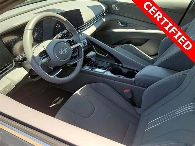 Used 2024 Hyundai Elantra SEL w/ Convenience Package FWD image 2