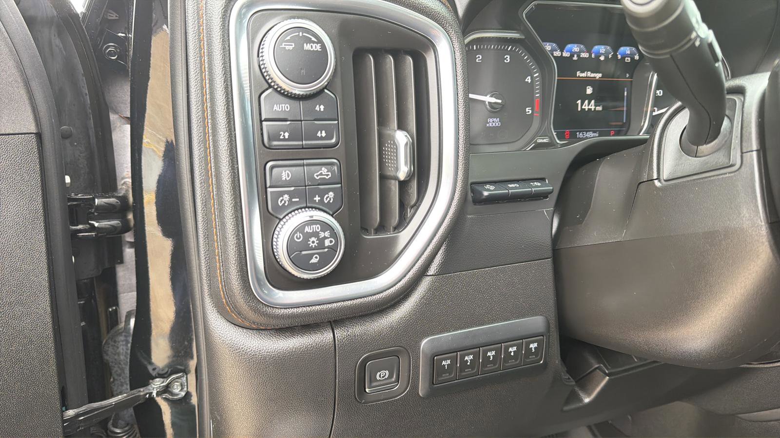 Used 2021 GMC Sierra 2500 AT4 w/ AT4 Premium Plus Package image 23