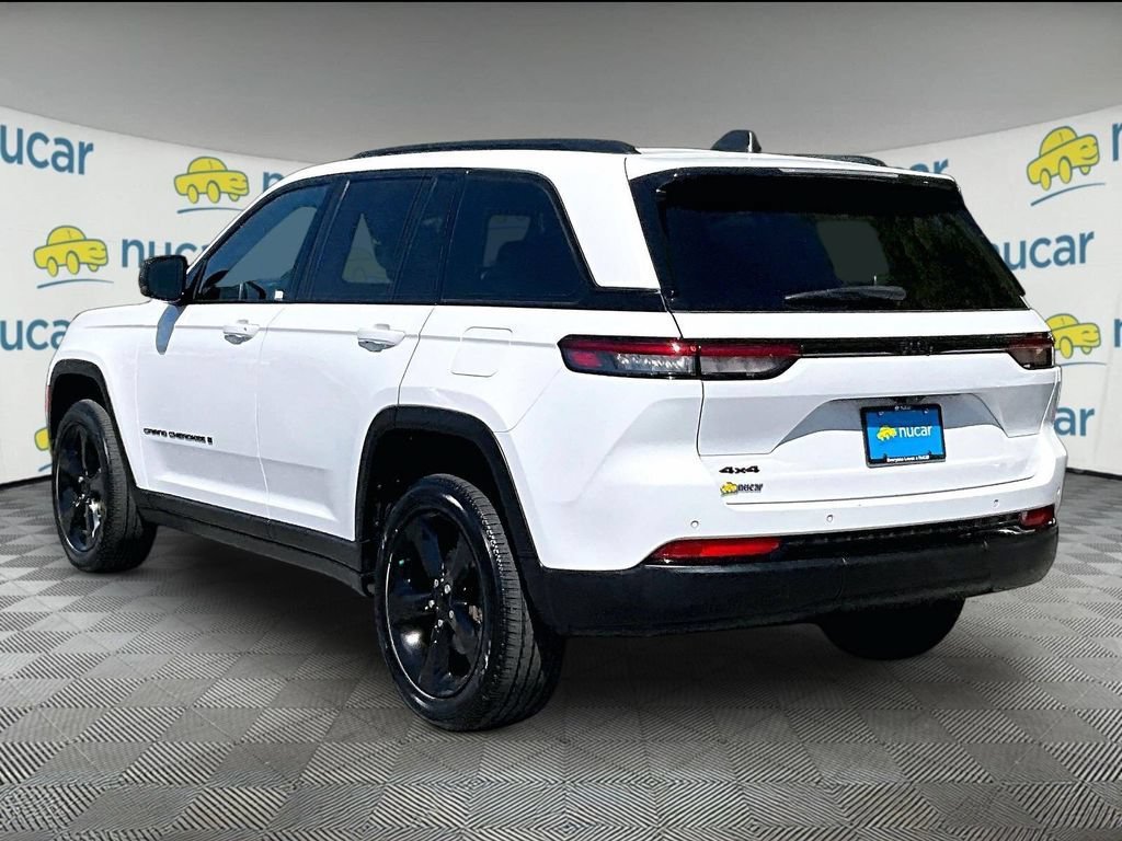 Used 2023 Jeep Grand Cherokee Altitude AWD/4WD image 4