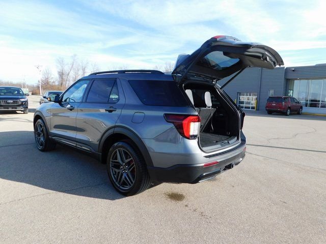 Used 2025 Ford Explorer ST-Line w/ ST-Line Street Pack image 23