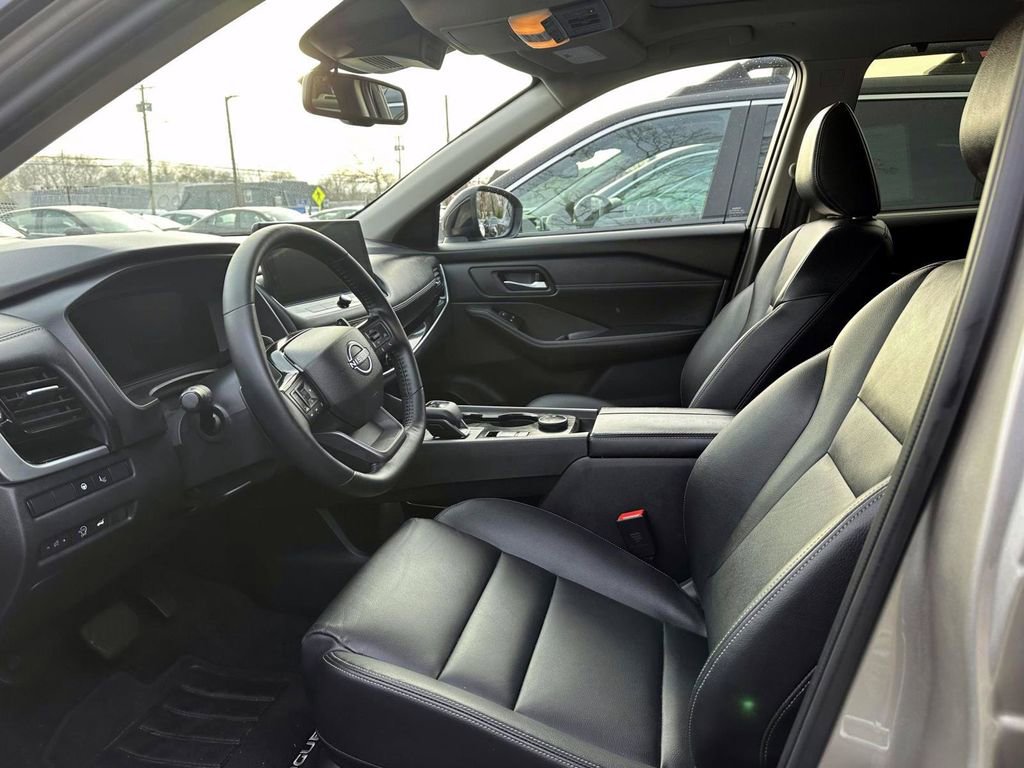 Certified 2025 Nissan Rogue SL w/ Tech Package image 18