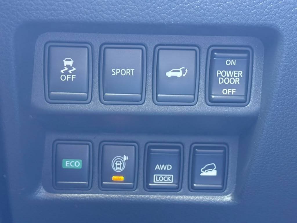 Used 2016 Nissan Rogue SV w/ SV Premium Package AWD/4WD image 16
