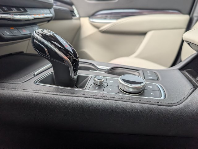 Used 2022 Cadillac XT4 Luxury w/ Cold Weather Package FWD image 18