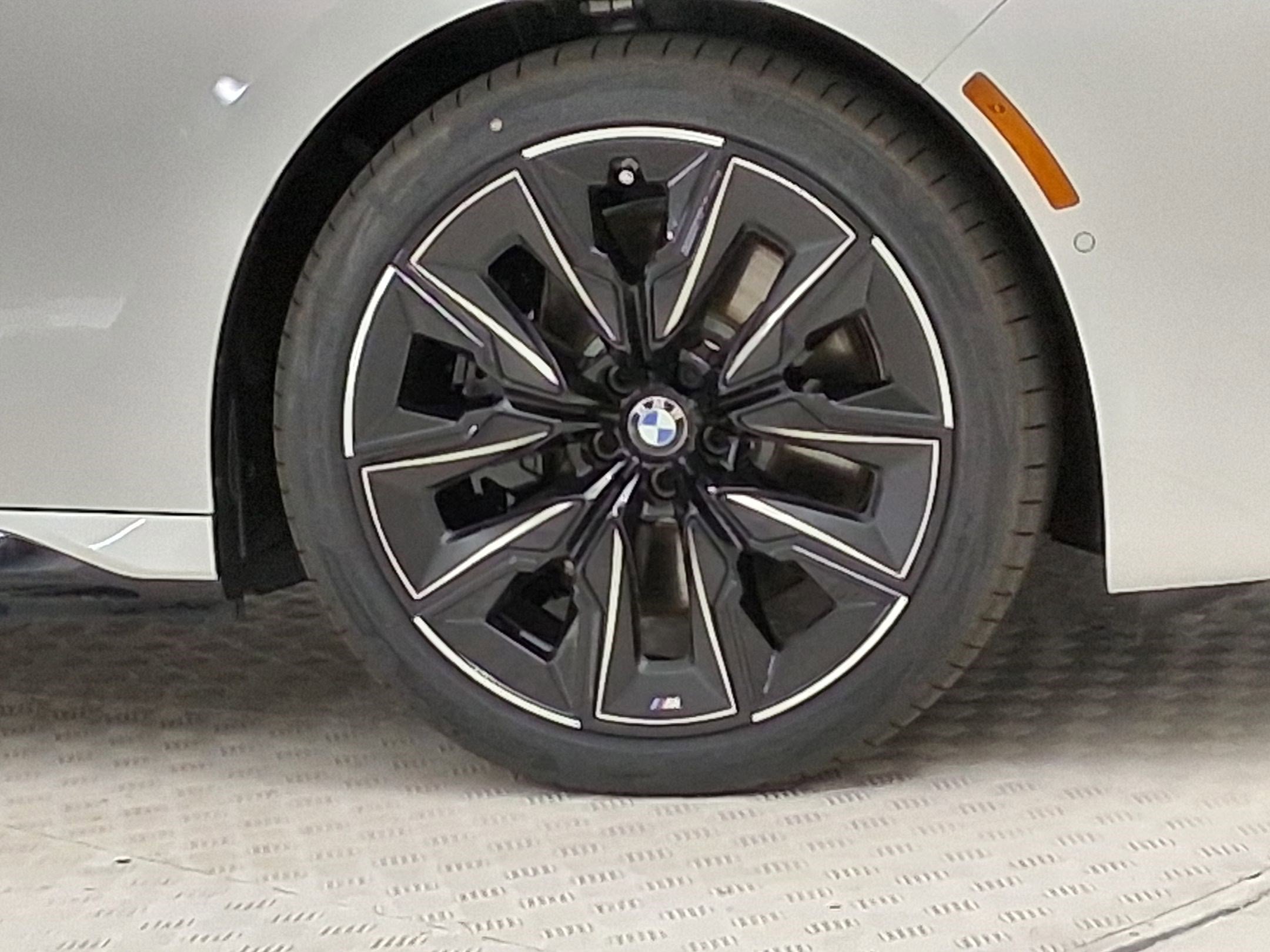 New 2026 BMW 750e xDrive w/ Premium Package AWD/4WD image 10