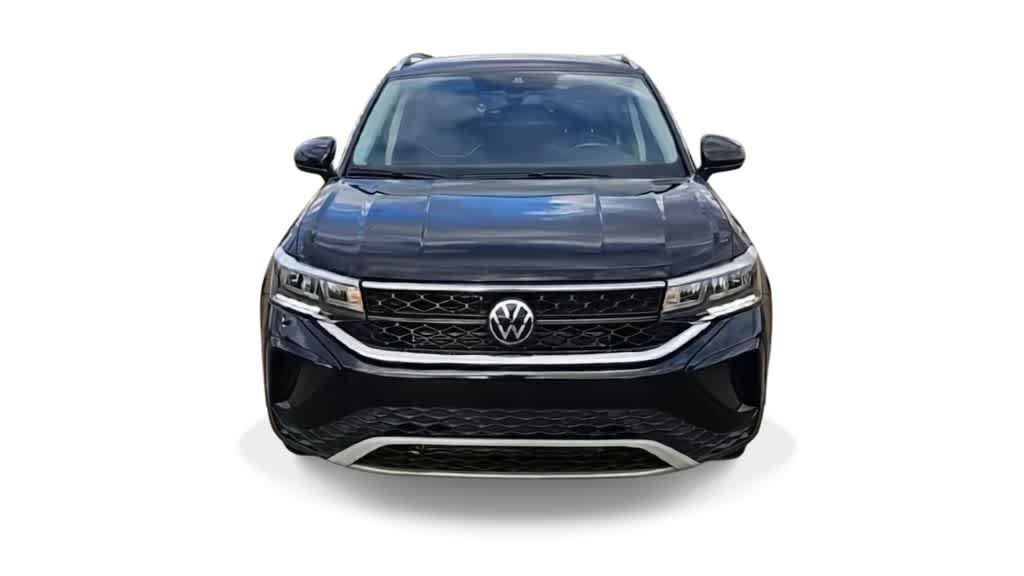 Used 2024 Volkswagen Taos SE FWD image 3
