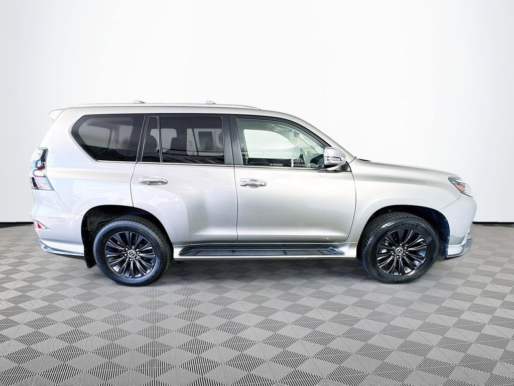 Used 2023 Lexus GX 460 Premium w/ Accessory Package AWD/4WD image 4