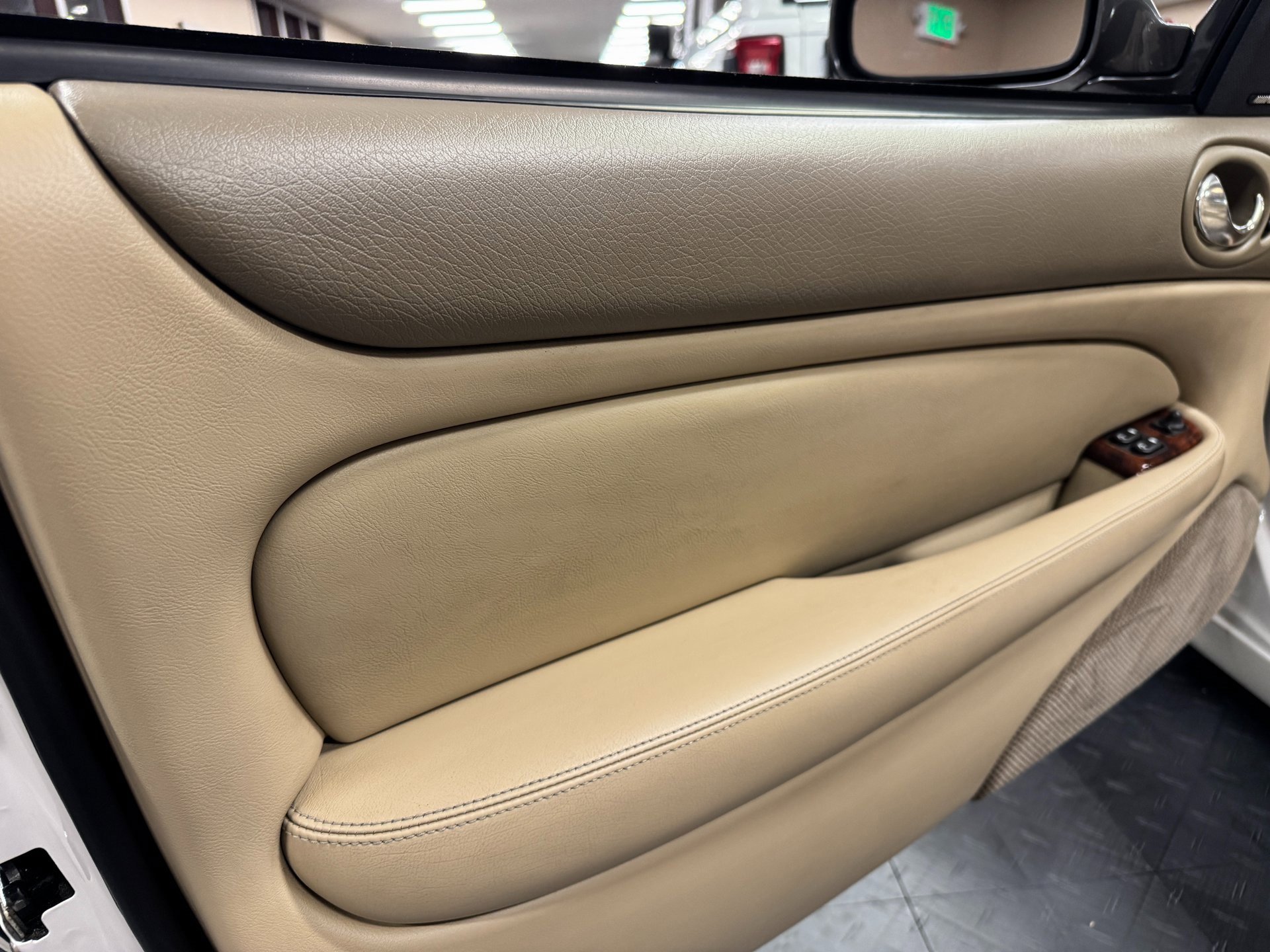 Used 2003 Jaguar XK8 Convertible image 35