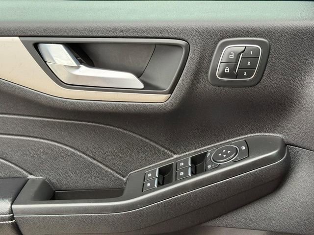 Used 2021 Ford Escape SEL w/ Technology Package FWD image 24