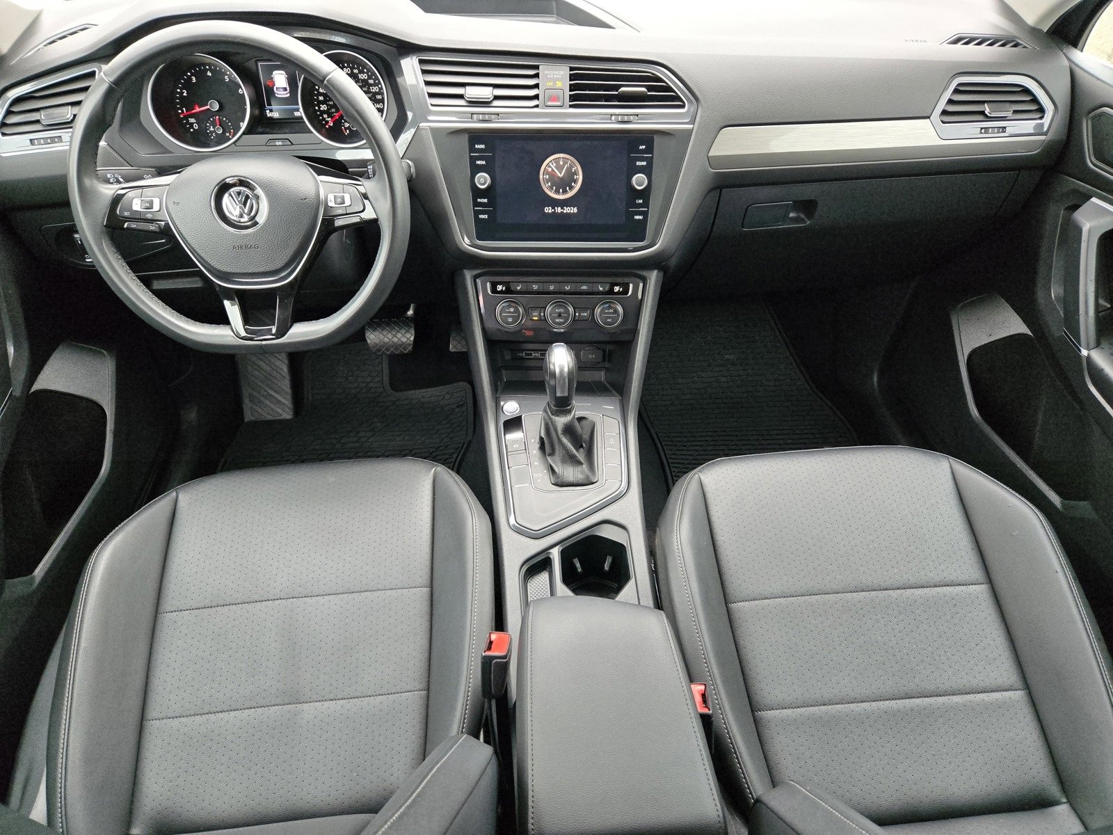 Used 2020 Volkswagen Tiguan SE w/ Panoramic Sunroof Package image 12