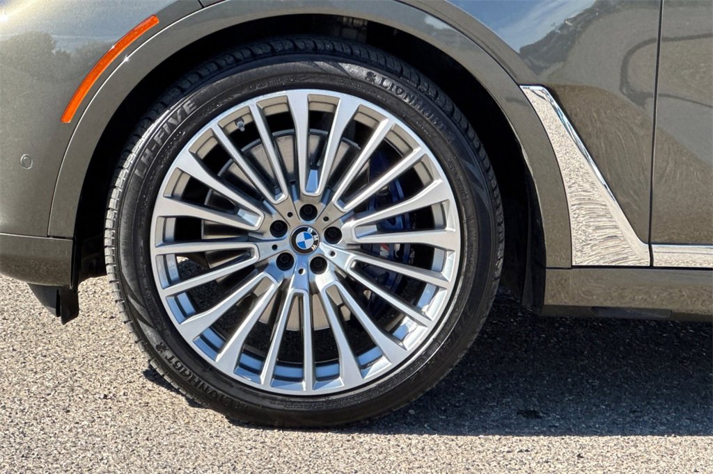 Used 2022 BMW X7 xDrive40i w/ Executive Package image 33