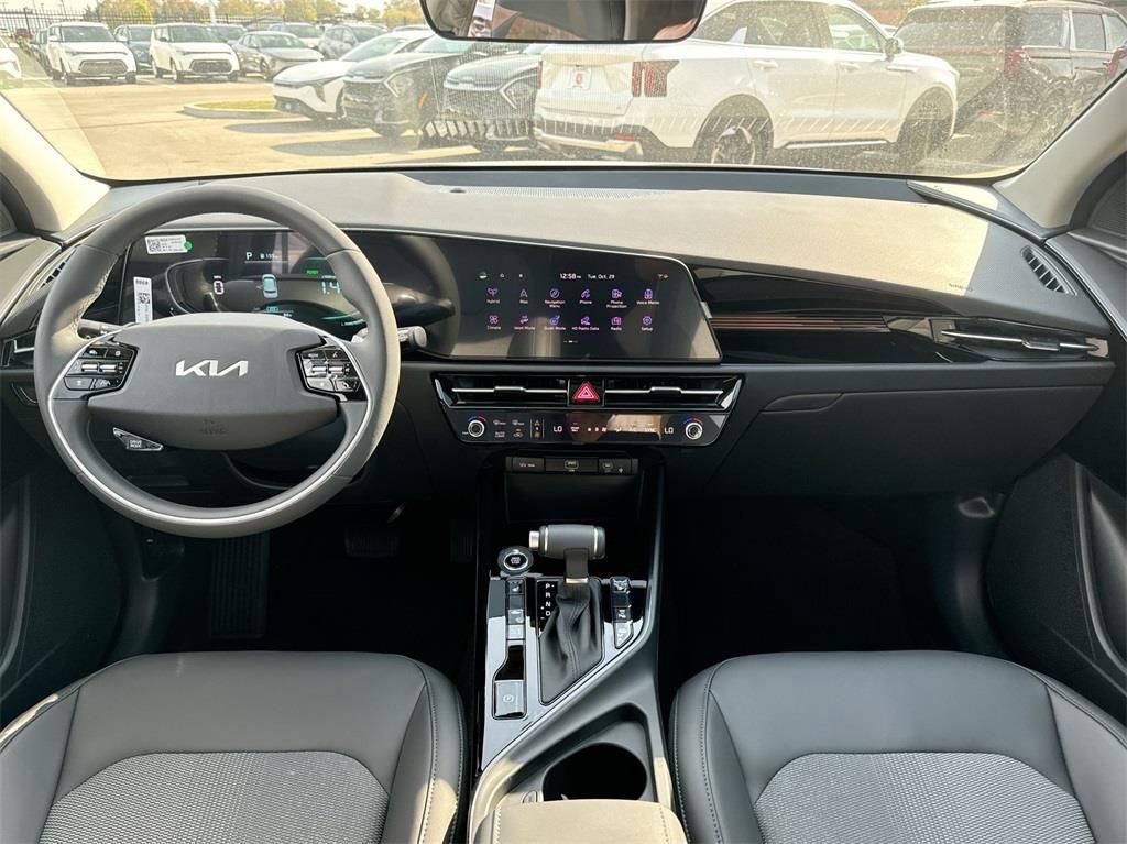 Certified 2025 Kia Niro EX image 23