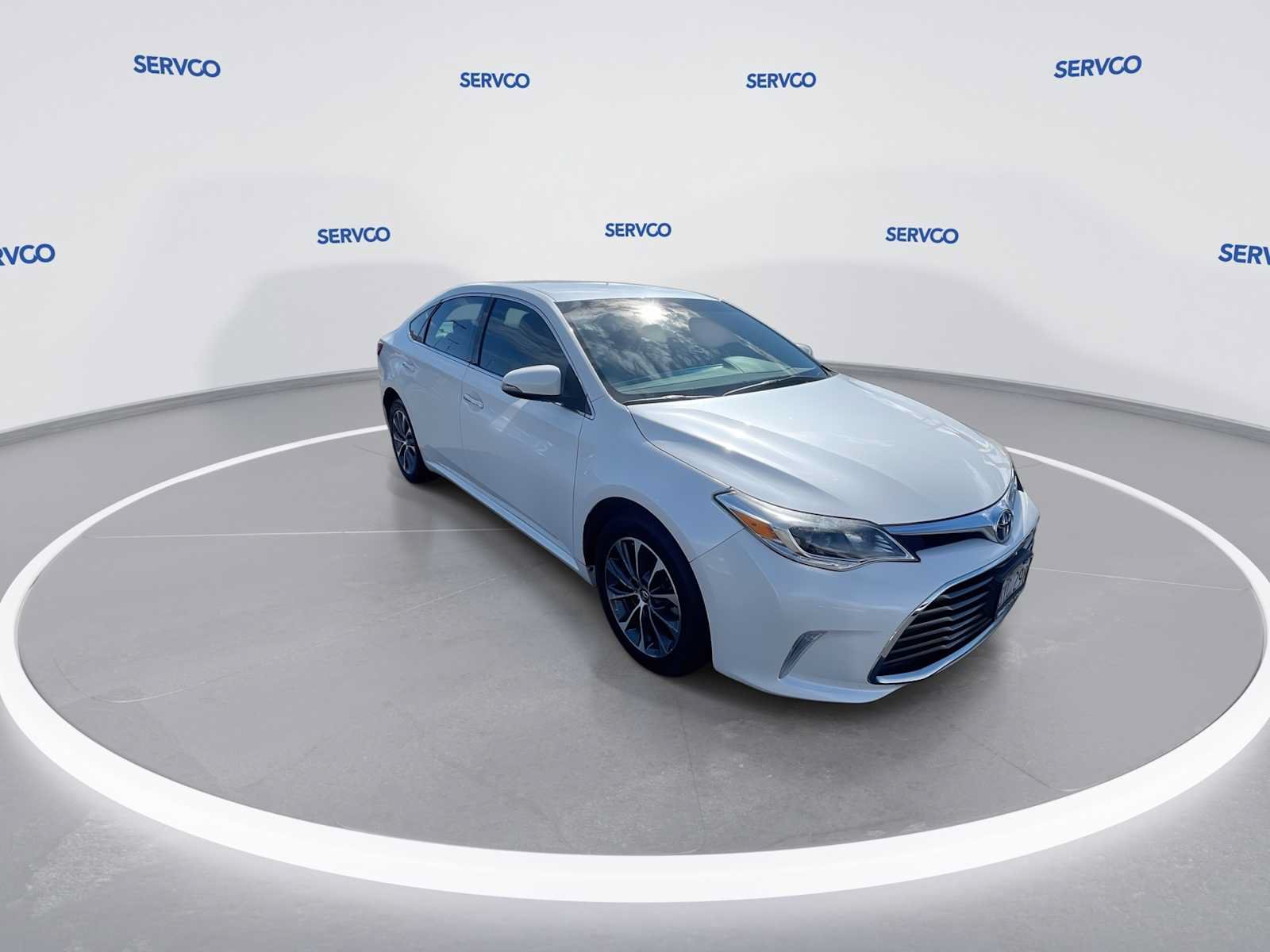 Used 2016 Toyota Avalon XLE FWD image 2