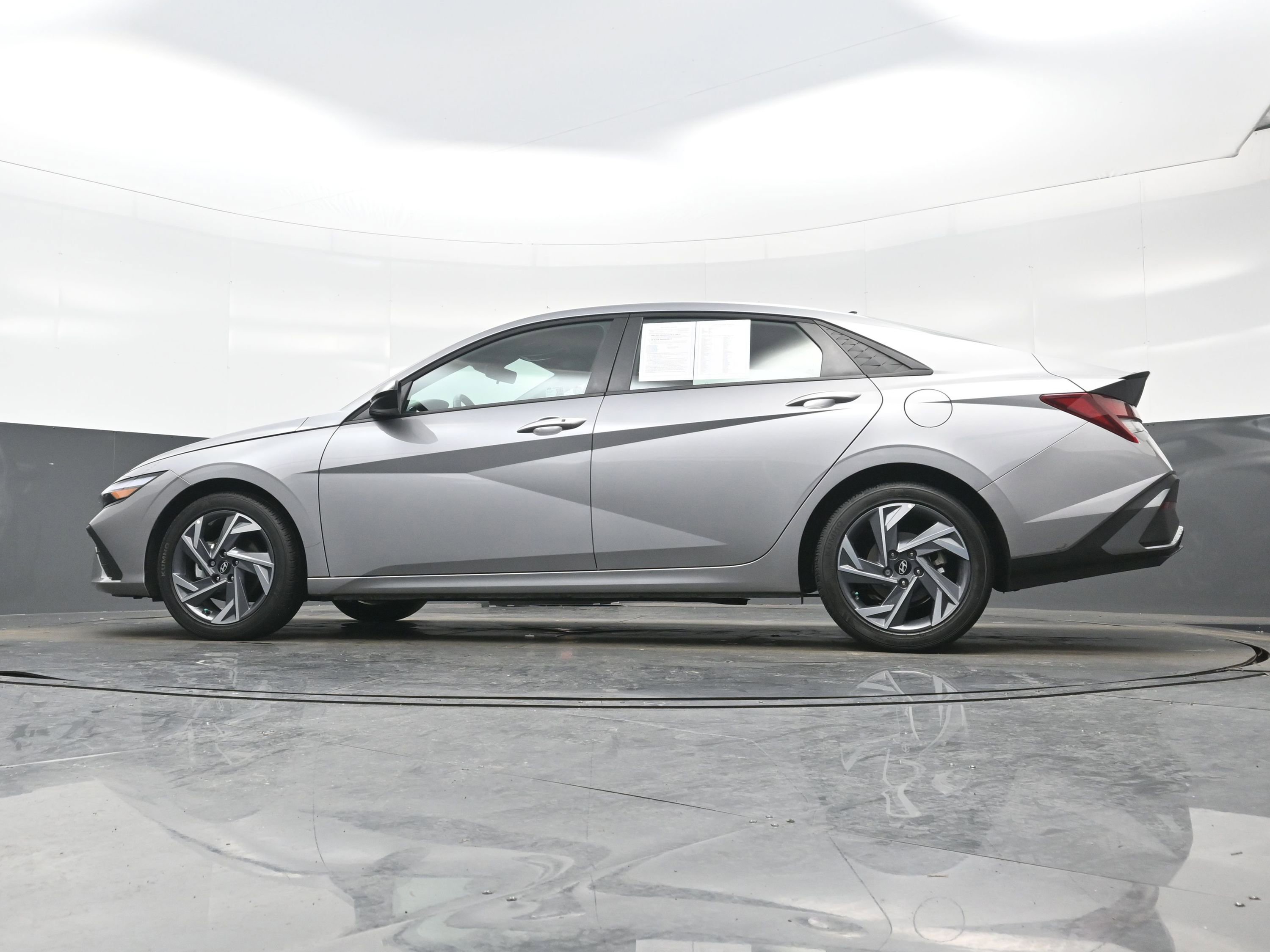 Certified 2025 Hyundai Elantra Sport image 26