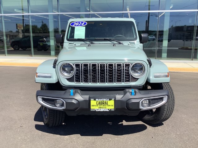 Used 2024 Jeep Wrangler Unlimited Sahara w/ Technology Group AWD/4WD image 4