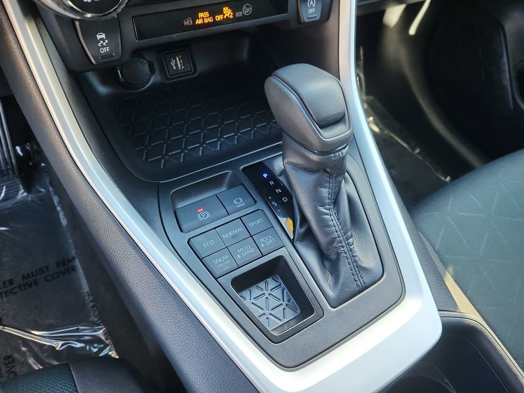 Used 2025 Toyota RAV4 XLE image 23