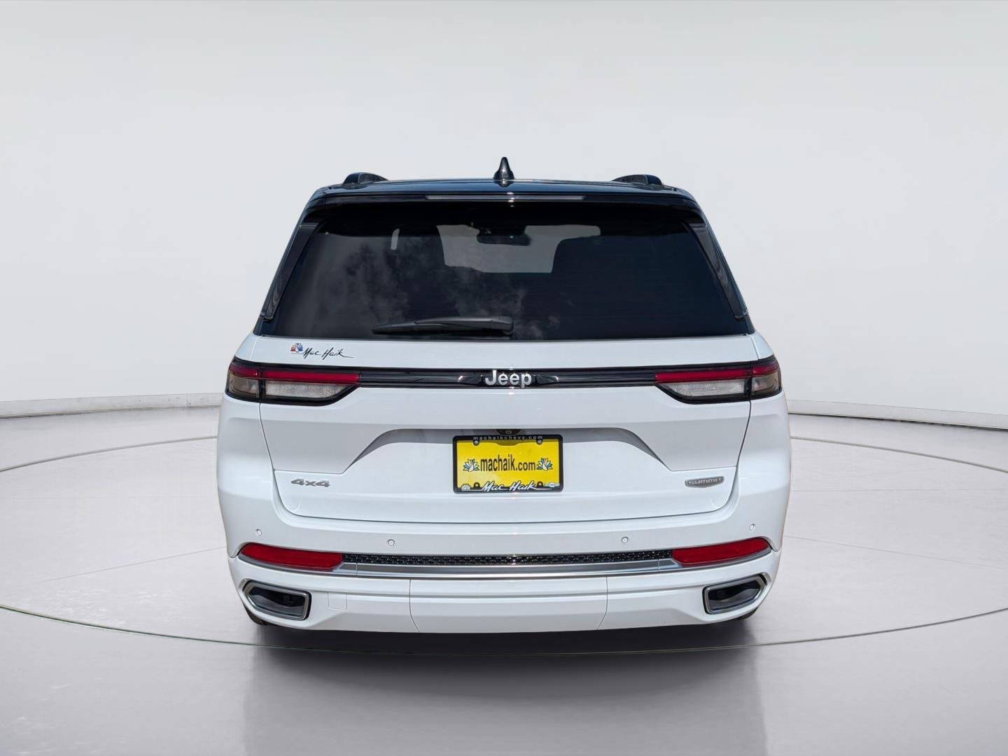 Used 2025 Jeep Grand Cherokee Summit AWD/4WD image 4