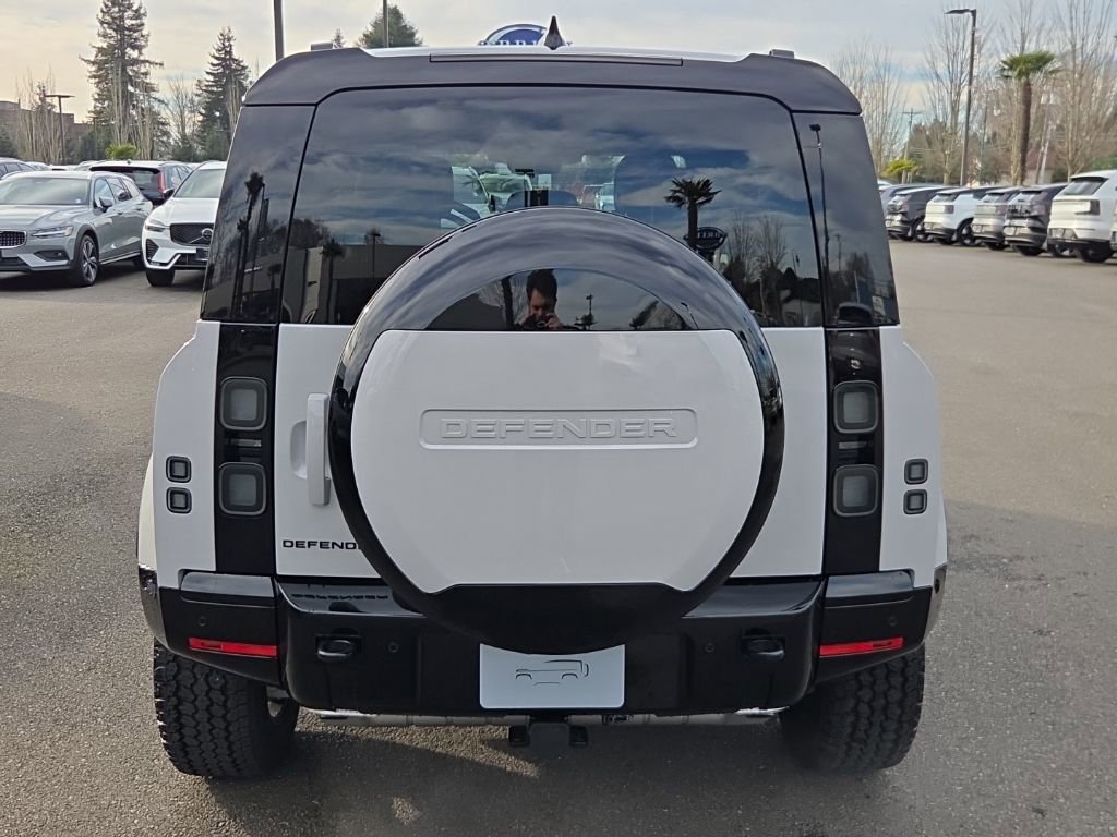 New 2026 Land Rover Defender 110 X-Dynamic SE image 6