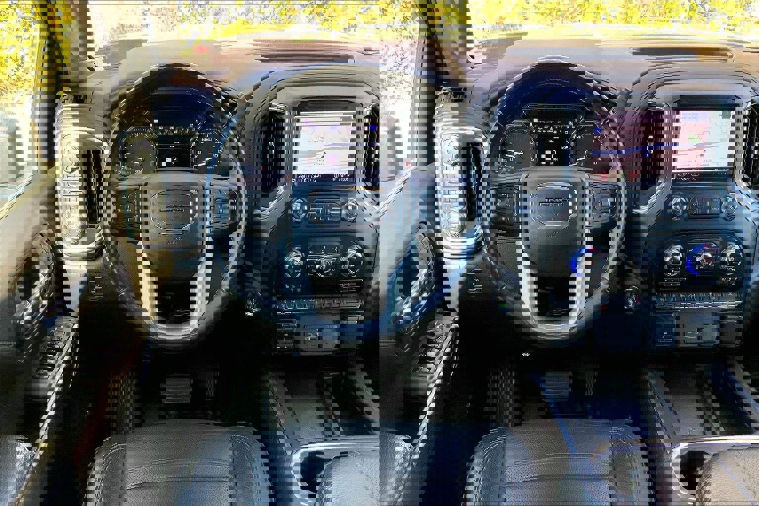 Used 2023 GMC Sierra 3500 Denali w/ Denali Ultimate Package image 3