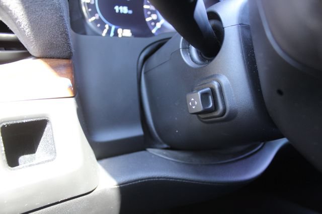 Used 2020 Cadillac Escalade Luxury RWD image 31