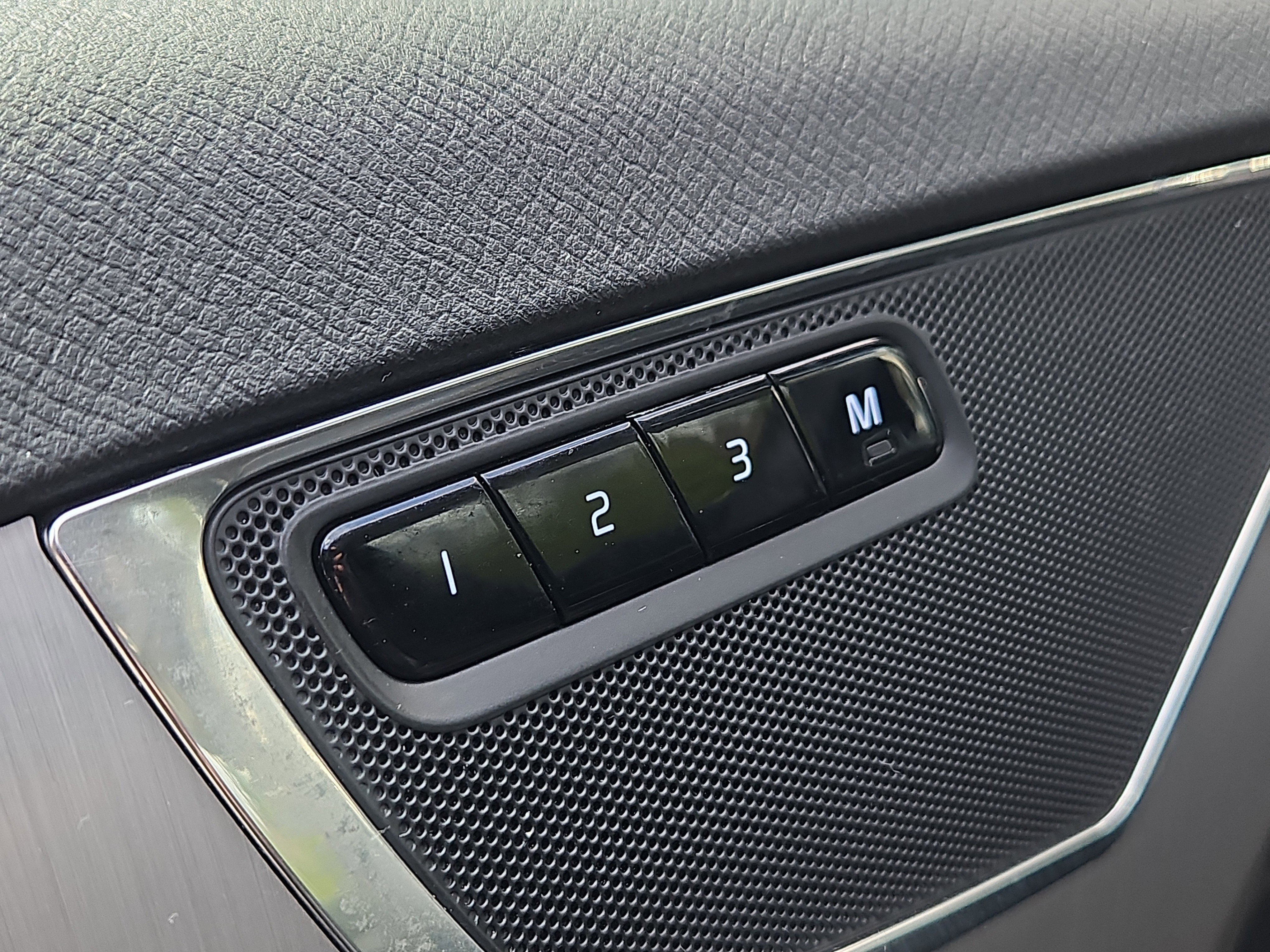 Used 2024 Volvo XC90 B5 Core image 12